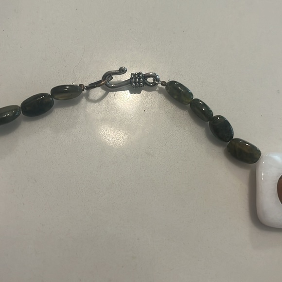 Vintage Necklace White square Agate green agate beads & small jadeite oblongs - Picture 3 of 5